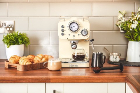 Ekspres ciśnieniowy Swan Espresso Coffee Machine SK22110CN (1100W; kolor kremowy) (WYPRZEDAŻ) Ekspres ciśnieniowy Swan Espresso Coffee Machine SK22110CN (1100W; kolor kremowy) (WYPRZEDAŻ)